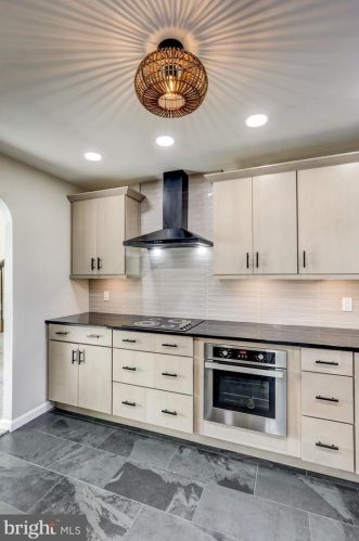 3075 Essex Pl, Lancaster PA  17601-1612 exterior