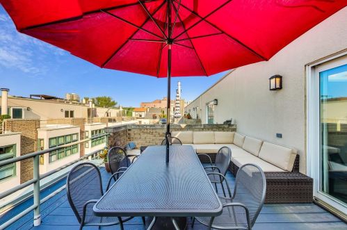 777 Melrose St, Chicago IL 60618-6318 exterior