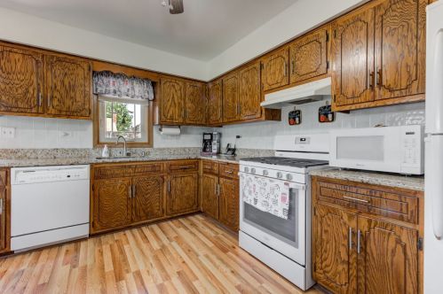 655 Fay Ave, Elmhurst IL 60126-2149 exterior