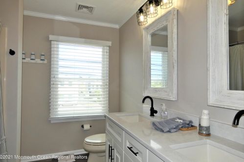 3031 Rte 35, Lavallette NJ 08735-1929 exterior