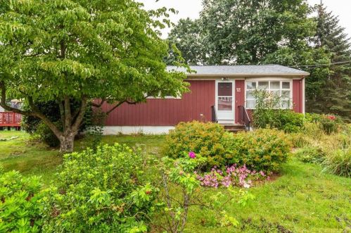 44 Mulberry Cir, Providence, RI 02919-2503