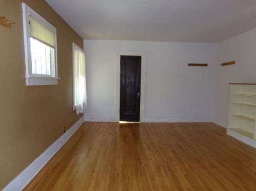 1416 Bank St, Kalamazoo MI 49001-2906 exterior