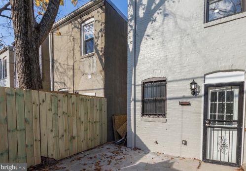 1335 Emerald St, Washington DC 20002-5432 exterior