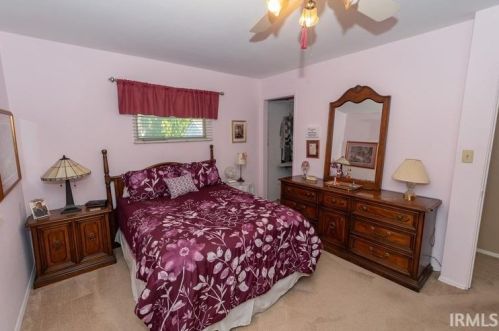 140 Manchester Dr, Mishawaka IN 46544-3526 exterior