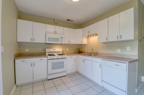 3519 Ravenswood Ave, Chicago IL 60640-4409 exterior