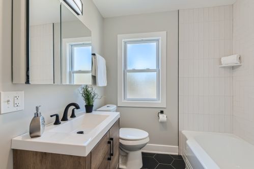 8748 Dorchester Ave, Chicago IL 60619-7010 exterior