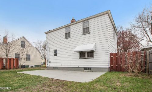 2113 Norman Ave, Meskegon MI  49441-3461 exterior