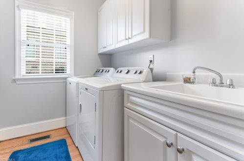 16 Middlefield Ct, Greensboro NC  27455-2257 exterior