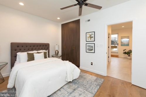 2037 Locust St, Philadelphia PA  19103-5613 exterior