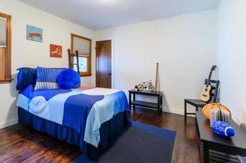 2631 71, Milwaukee WI 53219-2512 exterior