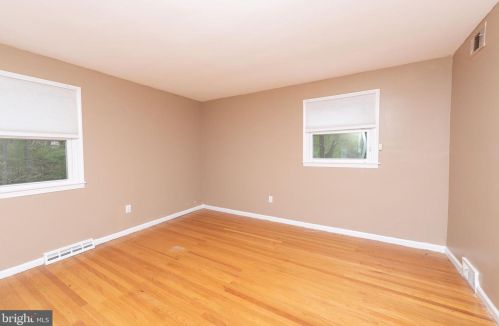 2076 Packard Ave, Huntingdon Valley PA 19006-6418 exterior