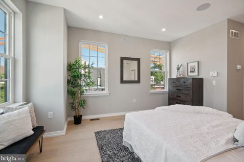 2200 Kater St, Philadelphia PA 19146-1139 exterior