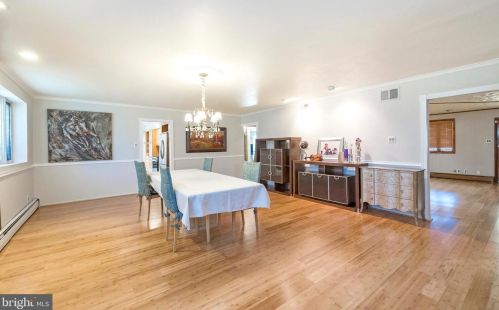 1078 Corn Crib Dr, Huntingdon Valley PA 19006-3306 exterior