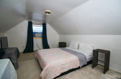 1610 Oak Tree Rd, Iselin NJ 08830-1540 exterior