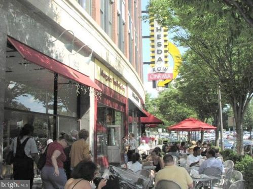 10201 Grosvenor Pl, Rockville MD  20852-4600 exterior