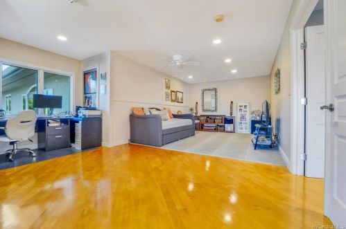 743 Ahukini St, Honolulu HI 96825-2426 exterior