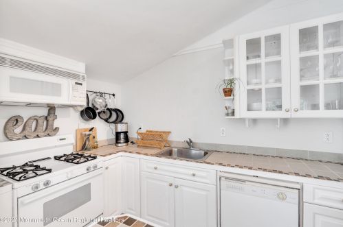 50 Hooper Ave, Atlantic Highlands NJ  07716-1537 exterior