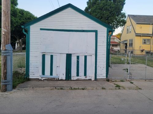 3433 16 St, Milwaukee WI 53206-2340 exterior