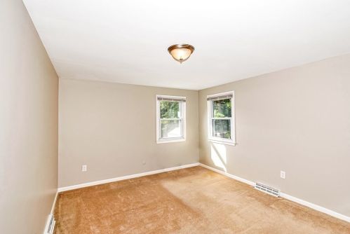 128 Tallyho Dr, Springfield MA  01118-1944 exterior