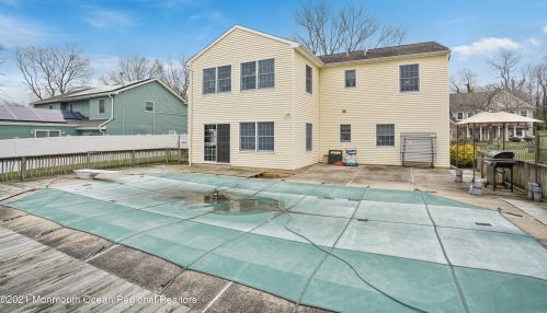 142 Beechwood Dr, Red Bank NJ 07702 exterior