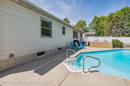 502 Brunswick Dr, Dewitt MI 48820-9189 exterior