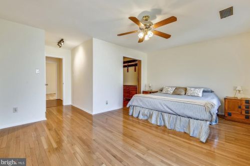 1904 Dundee Rd, Rockville MD 20850-3135 exterior