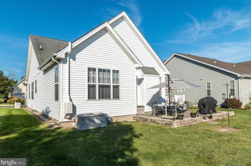 1315 Creekside Ln, Quakertown PA 18951-2842 exterior