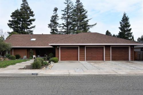 1340 Estates Dr, Turlock, CA 95380-2927