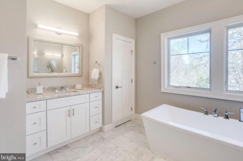 6801 Dillon Ave, Mc Lean VA  22101-4435 exterior