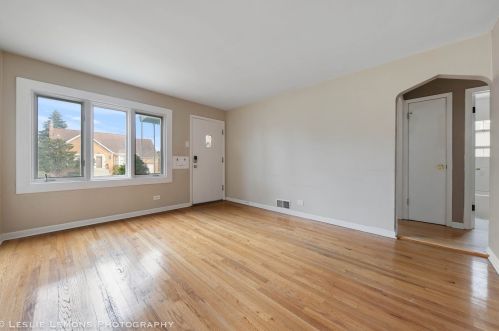 5612 Neenah Ave, Chicago, IL 60638-3304