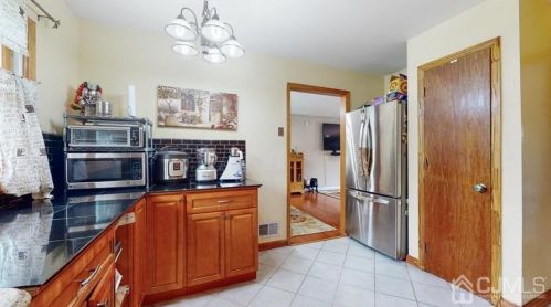 50 Summer St, Edison NJ 08820-2436 exterior