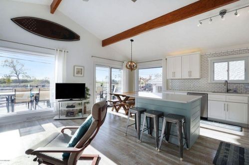 1548 Beach St, Meskegon MI  49441-1006 exterior