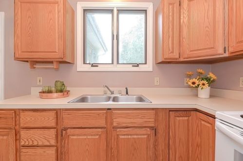 69 Lincoln Rd, Sutton MA 01590-3715 exterior