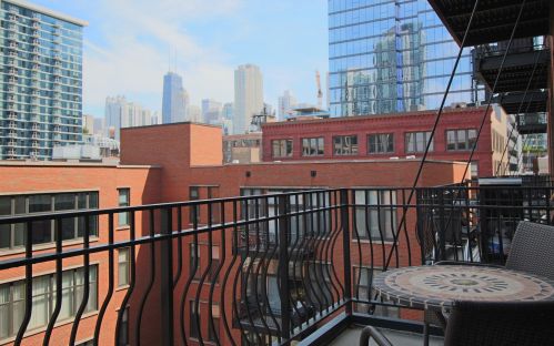 333 Hubbard St, Chicago IL  60654-4923 exterior