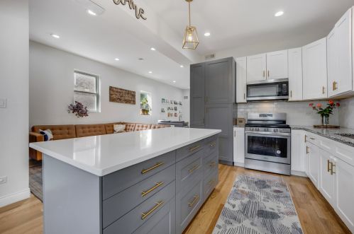 2823 Ridgeway Ave, Chicago IL 60625-6006 exterior