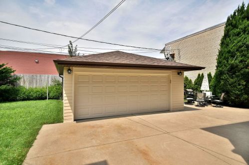 4536 Nottingham Ave, Chicago IL 60656-3825 exterior