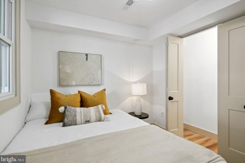 1613 Capitol St, Washington DC  20003-1620 exterior