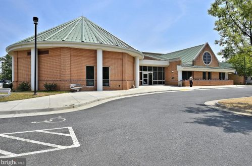 803 Catoctin Cir, Leesburg VA 20176-4951 exterior