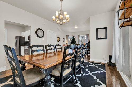 1718 Rusk Ave, Milwaukee WI 53207-2504 exterior