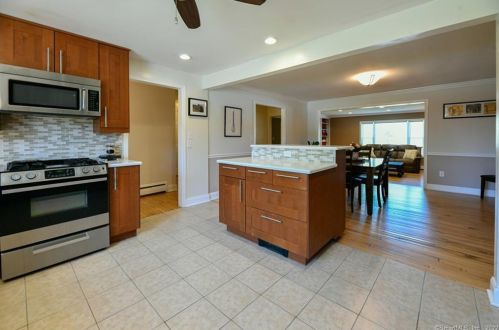 33 Edgewood Dr, Torrington CT 06790-5824 exterior