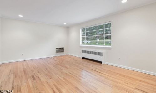 29 Troy Dr, Springfield NJ 07081-2060 exterior