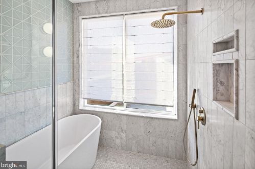 1613 2nd St, Philadelphia PA 19122 exterior