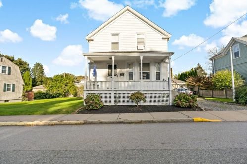 21 Homer St, Middletown, RI 02840-1660