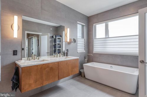 1112 17 St, Philadelphia PA 19146-4717 exterior