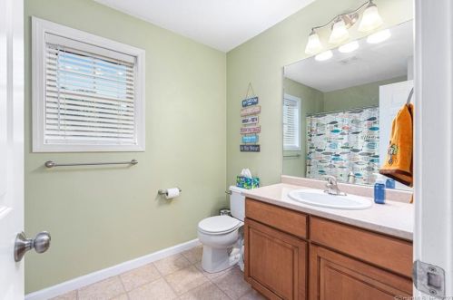 1 Bush Ln, Enfield CT 06082-5230 exterior