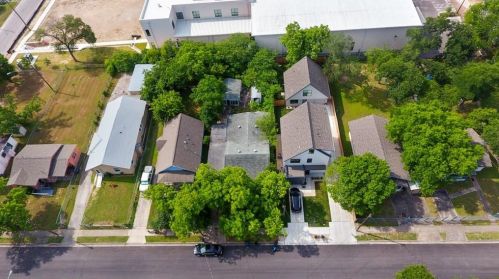 2943 14th St, Austin TX  78702-1657 exterior