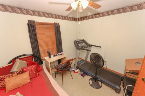 1212 Pleasant Knoll Dr, Joliet IL exterior