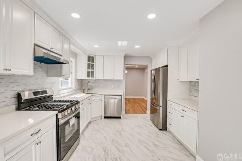 53 Fairmount Ave, Edison NJ  08820-2032 exterior