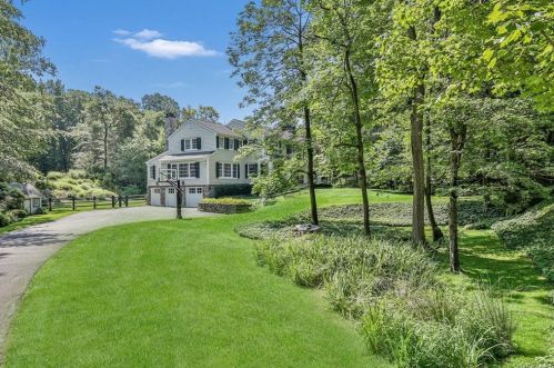 18 Long Pond Rd, Armonk NY 10504-2625 exterior