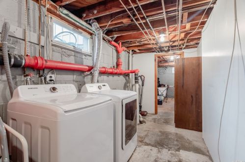 16 Kilburn Ave, Huntington Station NY 11746-1526 exterior